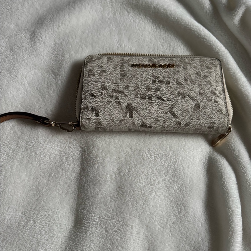 Michael Kors Cream Wristlet Wallet